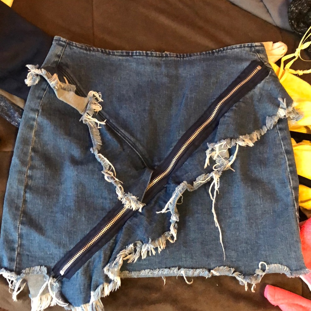 Denim skirt with ruffle